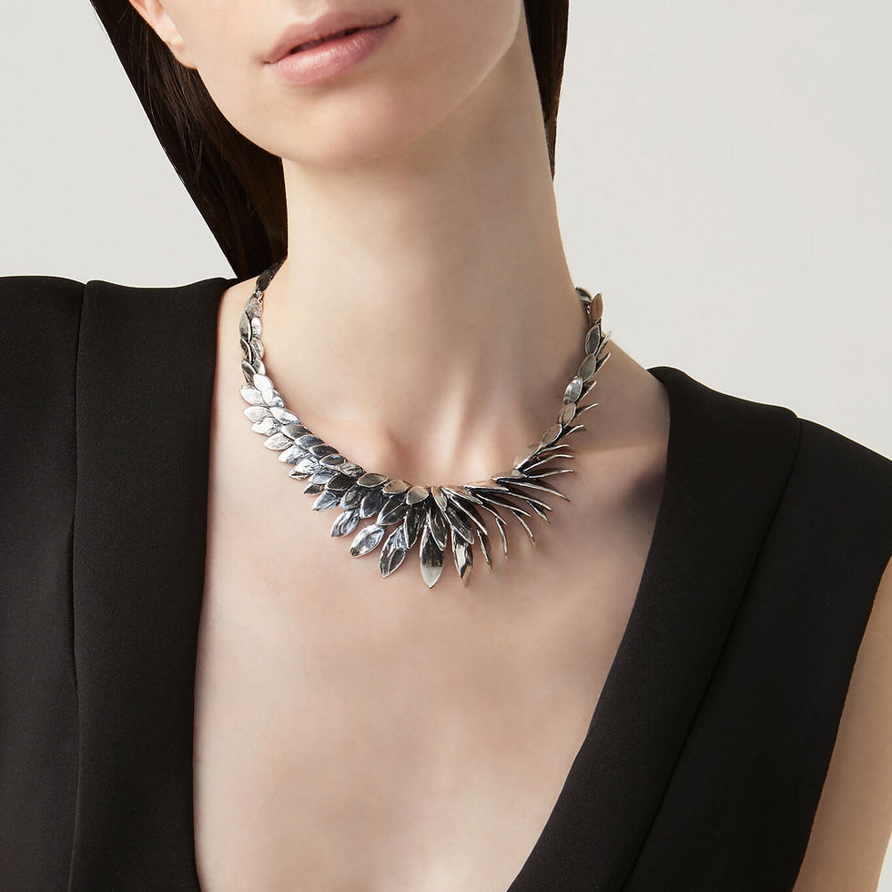 Miniatura: Collana elegante in argento, design moderno