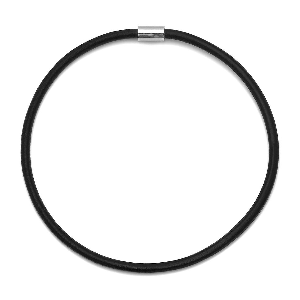 Braccialetto nero sottile, chiusura in metallo.