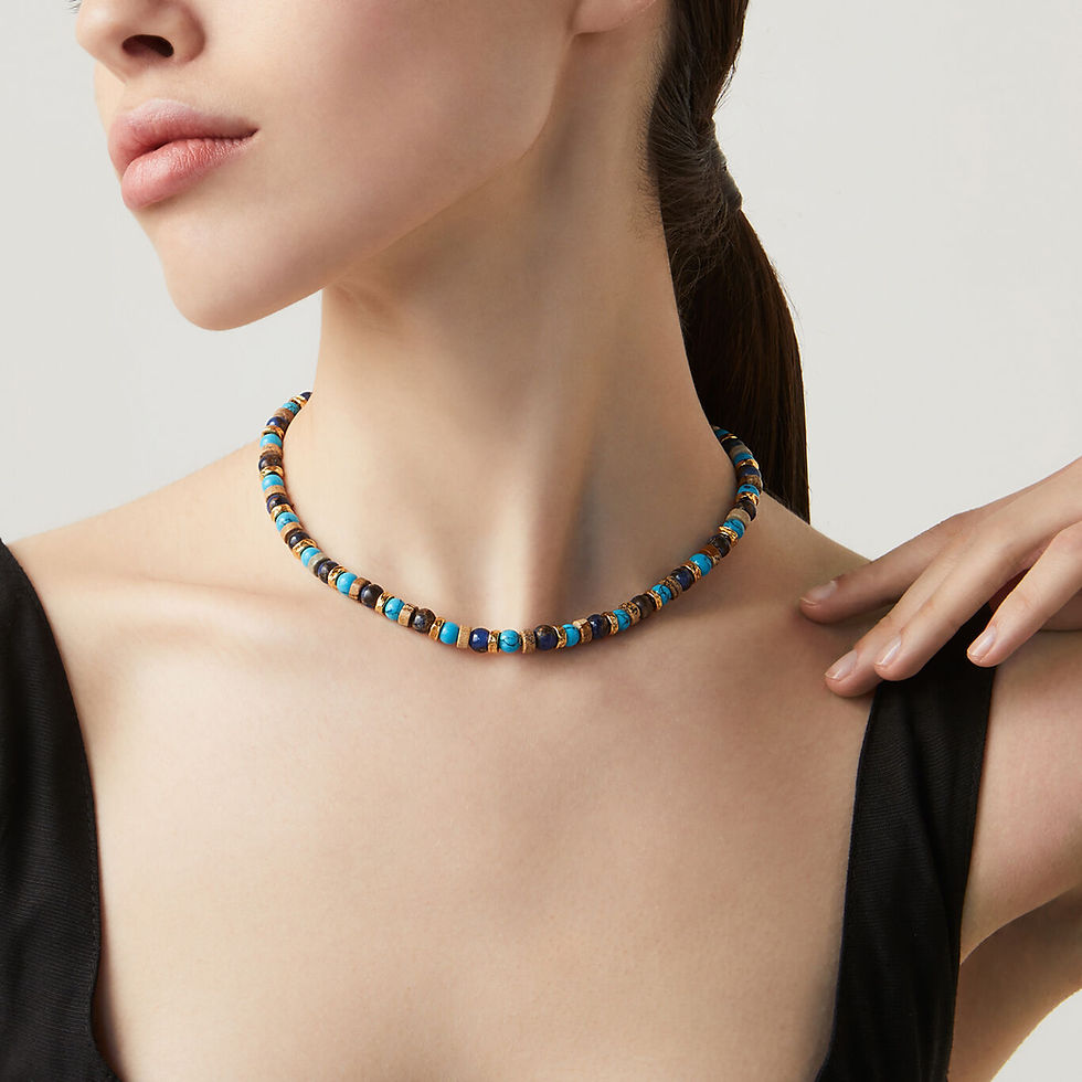 Collana con pietre turchesi e marroni