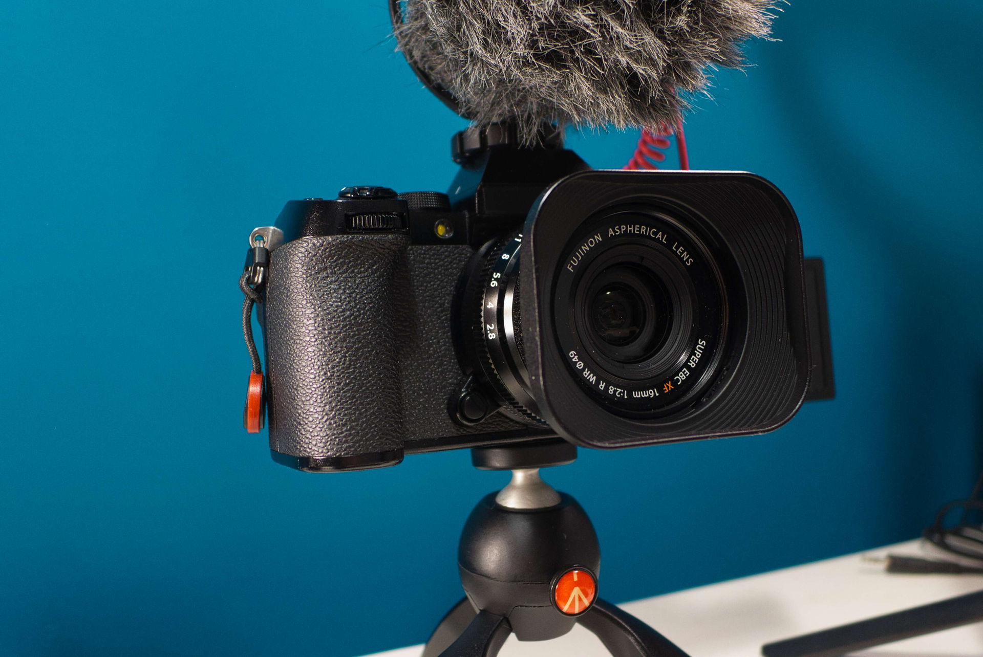 Panasonic Lumix LX7 Review | Oldie but Goodie Premium Compact Camera