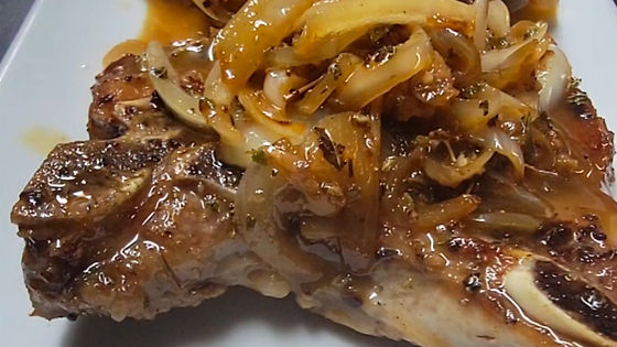 ★ LUNCH SPECIAL - CHULETAS DE CERDO
