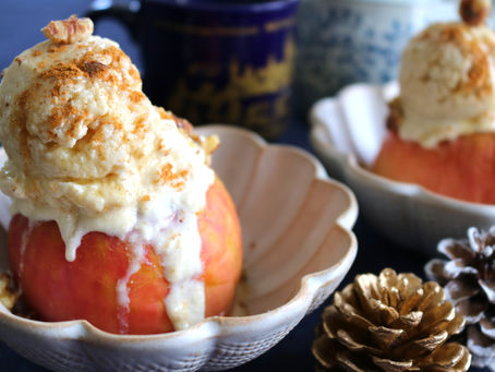 <VEGAN ICE CREAM WITH TENDER APPLES>