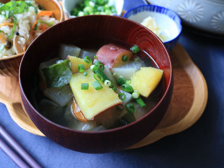 <SIMPLE JAPANESE VEGETABLES SOUP>