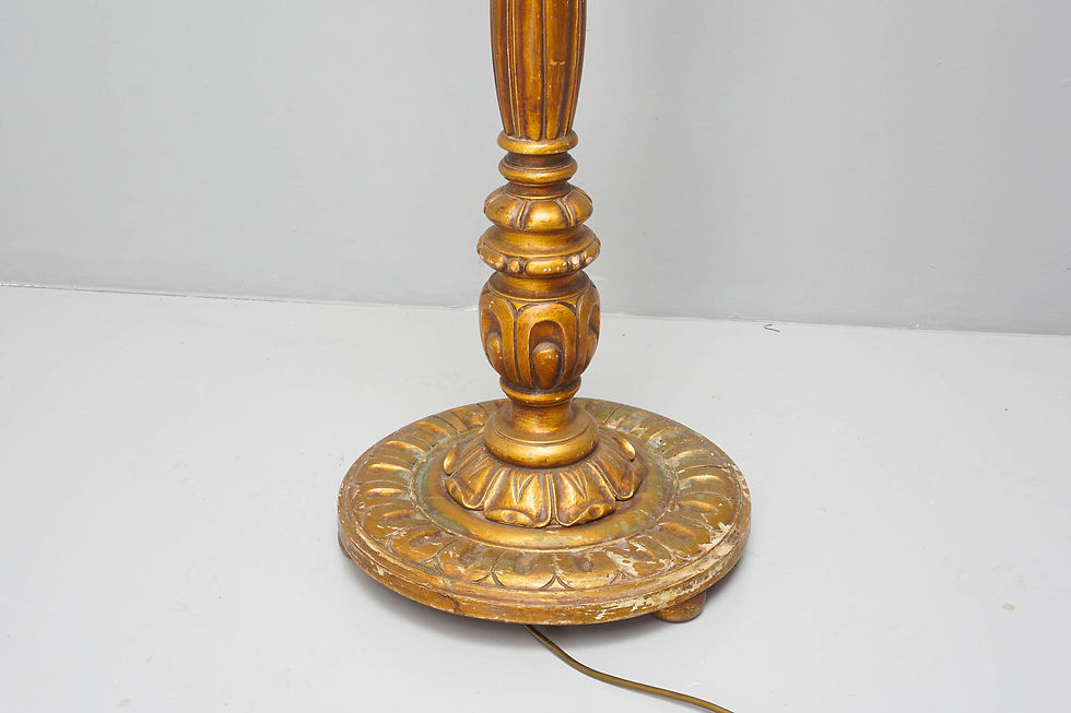 Thumbnail: Gilded Standard Lamp