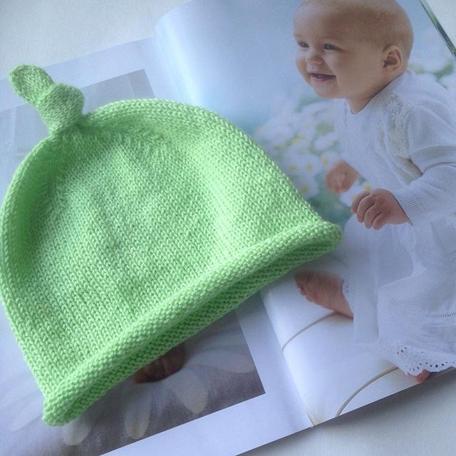 Newborn 🐣💚💭_#newborn #knit #knitting #knitwear #kniforbaby #baby #knitting_inspiration #knittinga