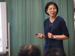 第１部 公開講座（NPO法人孫育て・ニッポン理事長　棒田明子氏）