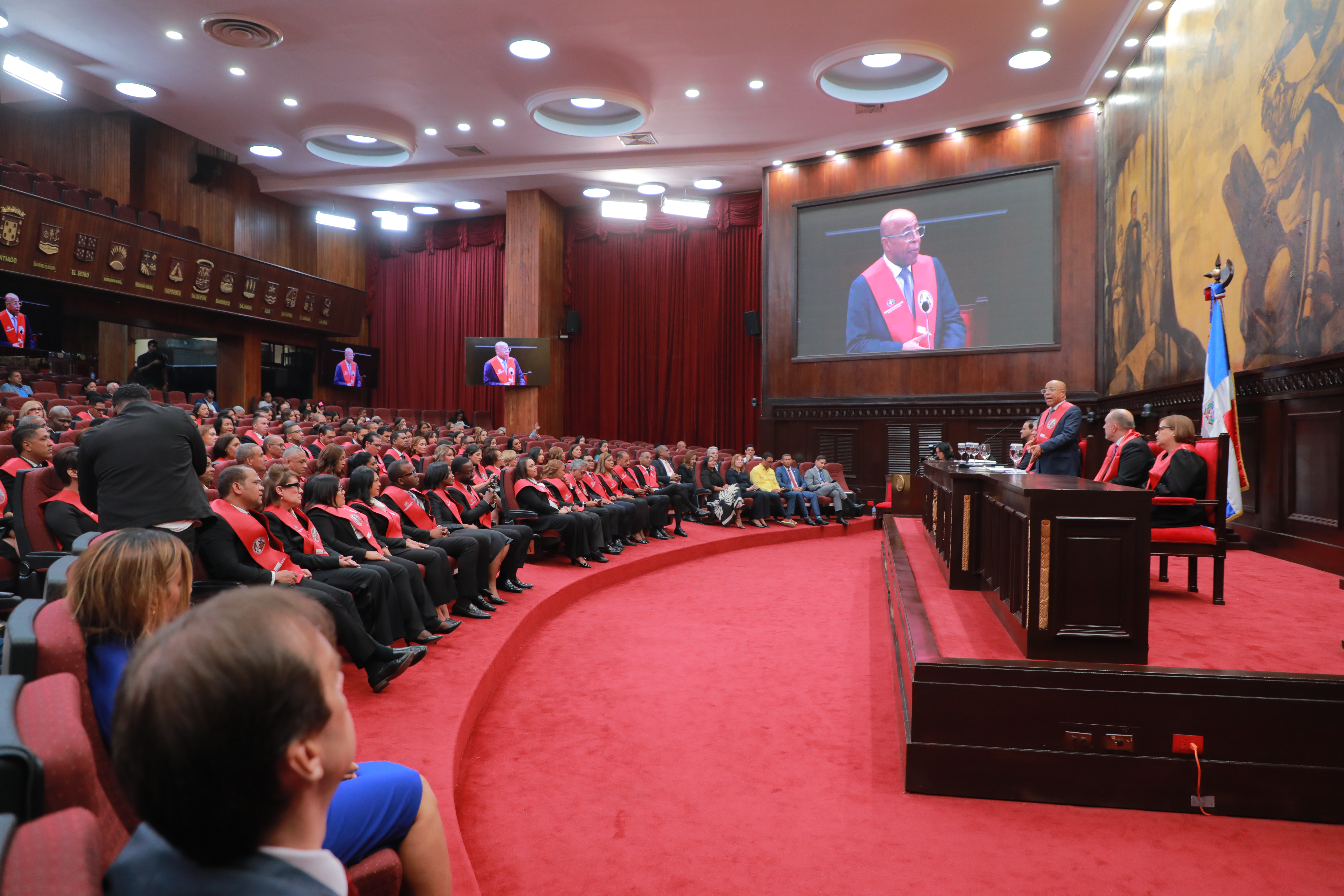 Más de 100 diputados y funcionarios de la Cámara de Diputados se gradúan de las maestrías en Derecho Constitucional y Derecho Administrativo