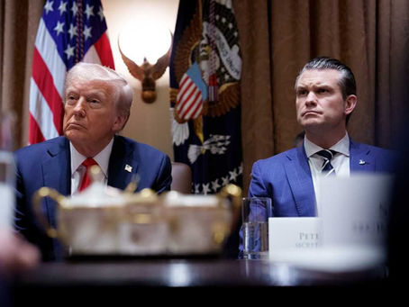 El presidente de Estados Unidos, Donald Trump, firmó el viernes un decreto que rebautiza el Departamento de Defensa como el Departamento de Guerra, una decisión que a su parecer manda un "mensaje de victoria" al mundo