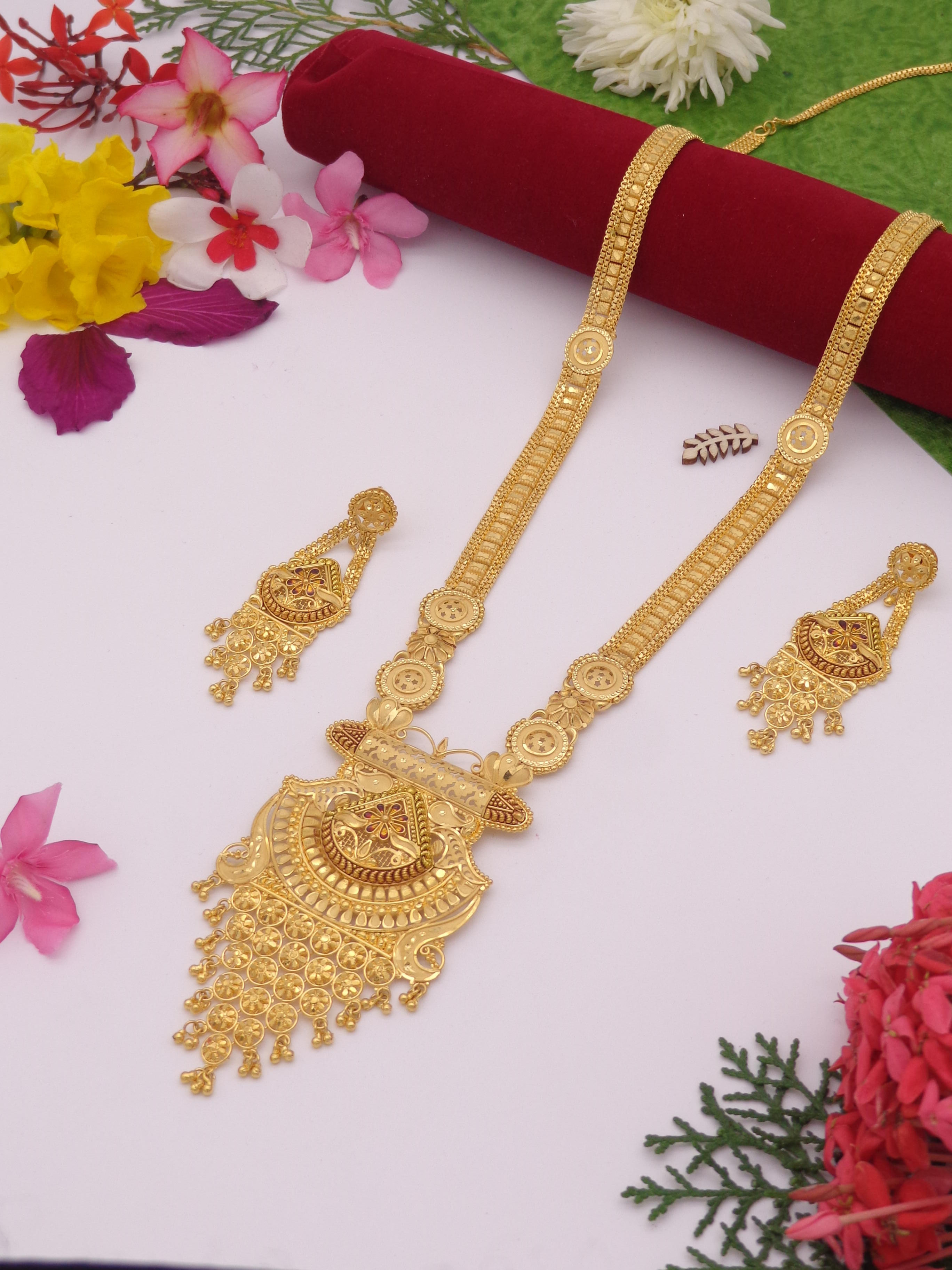 Gold necklace set with earrings