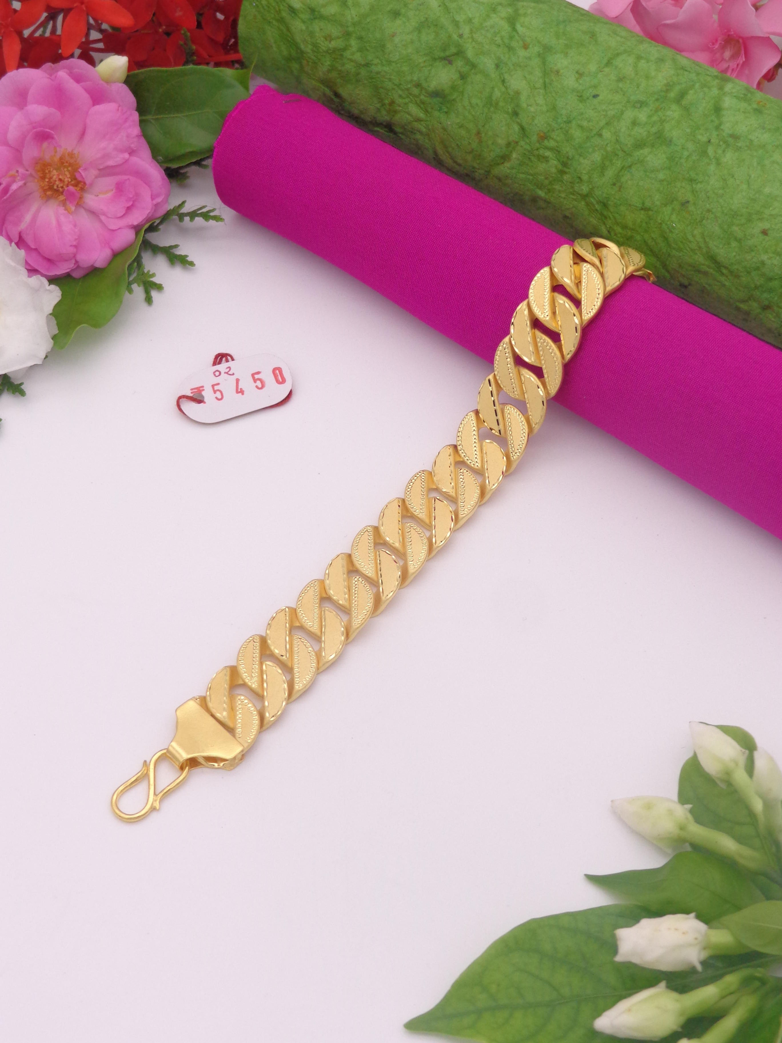 Gold curb bracelet, 1 gram