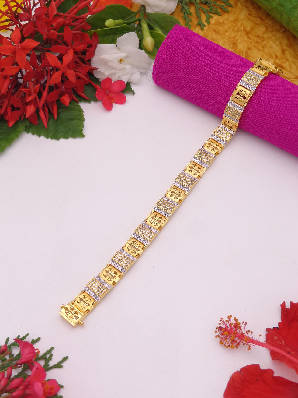 Gold chain bracelet design