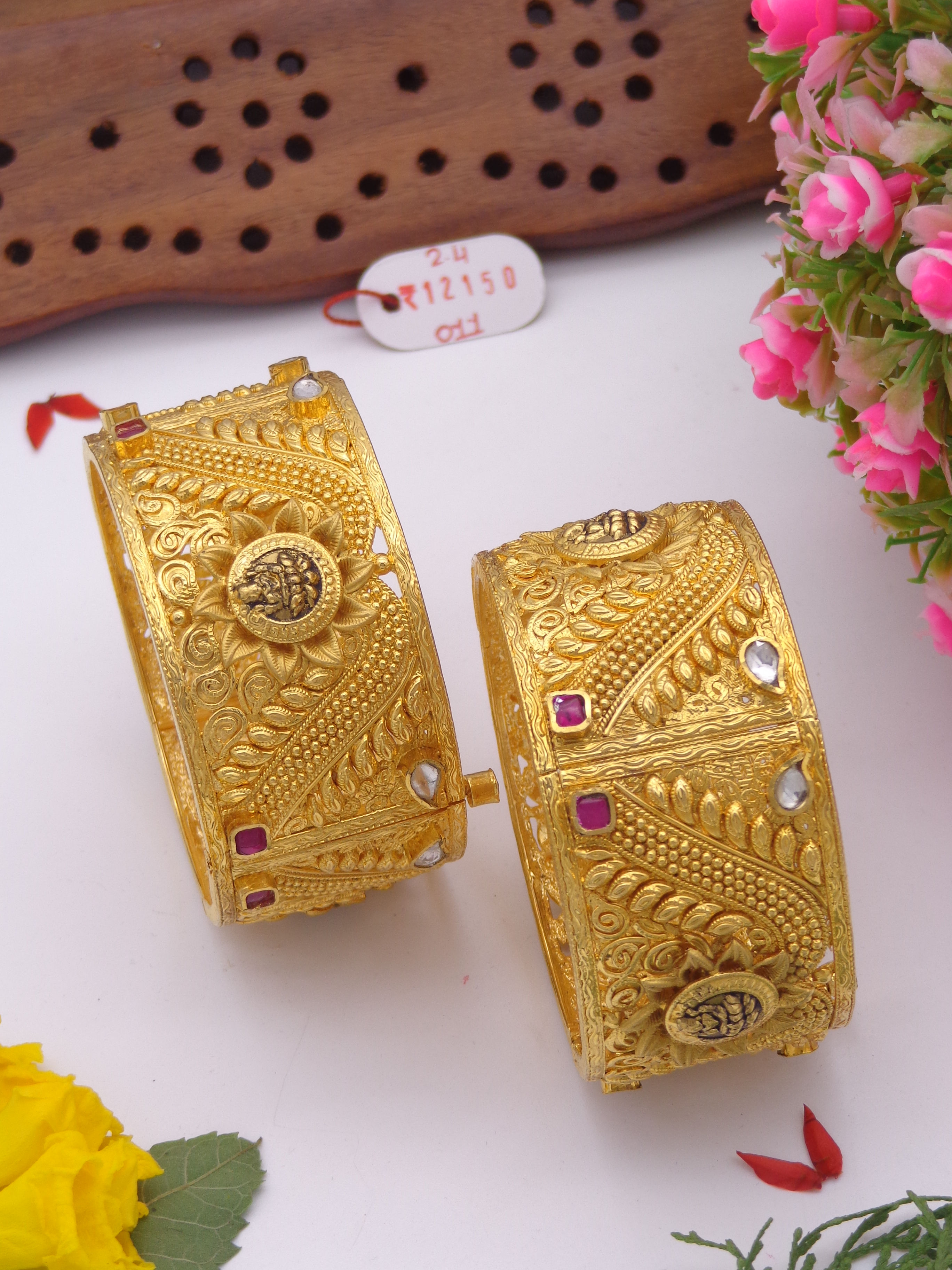 Antique Kundan gold bangles
