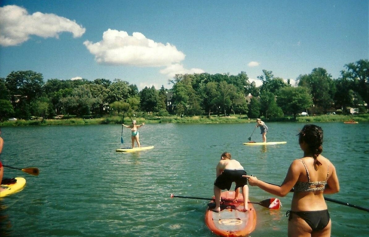 group paddle boarding photo at lake of the aisles