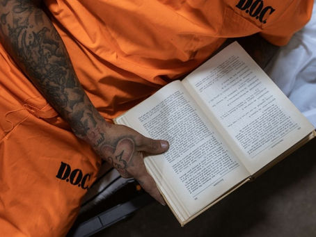 TRF1 decide que fornecimento de material e meios para pesquisas de detento oferece risco à segurança