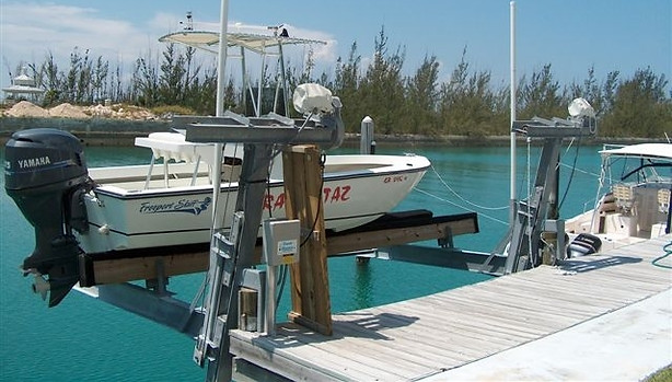 PILING DOCK & SEAWALL BOAT & PWC LIFTS | Schmidt Boat Lifts and Docks