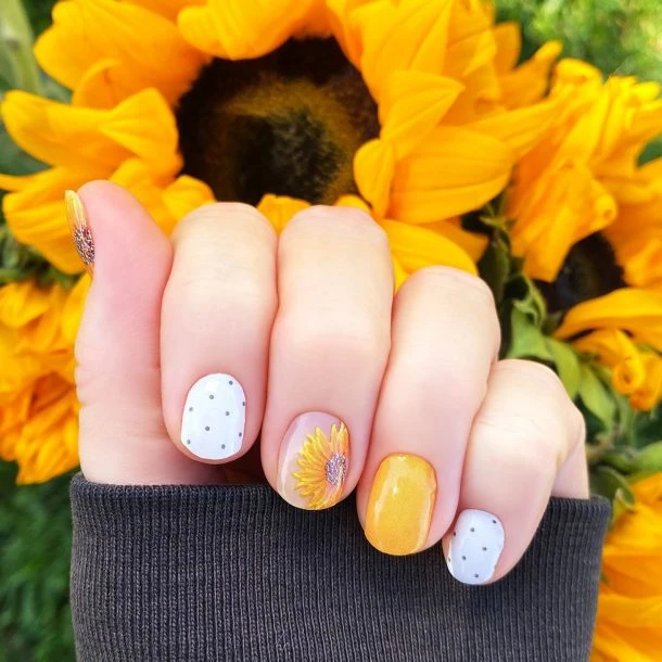 Cute-nails-for-Thanksgiving