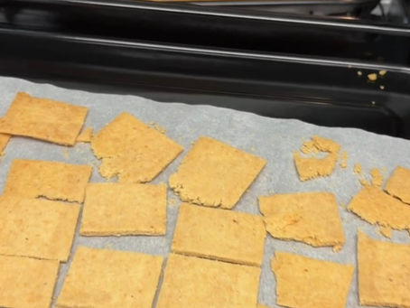 Easy Almond Flour Crackers #glutenfree #vegan