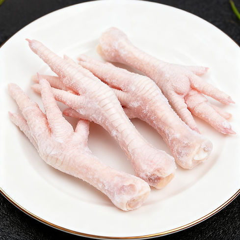 jimeng-2025-09-22-7358-真实一点的冷冻鸡爪_凤爪，数量只要几个，放盘子上_edited.jpg