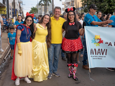 Deputado Luizinho Goebel participa de caminhada de conscientização do autismo em Vilhena