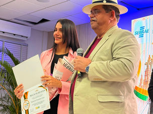 FENACOM - Radialista Paulinha Cástio é homenageada com Moção de Aplausos em Vilhena
