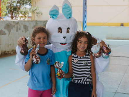 Prefeitura de Vilhena leva alegria a alunos com a entrega de 14 mil ovos de Páscoa