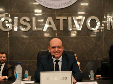 Presidente da Câmara agradece senador por usina de asfalto e cobra ações emergenciais nas vias públicas