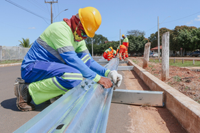 Prefeitura de Vilhena inicia instalação de 5 km de guard-rails em avenidas