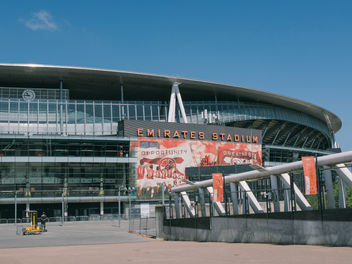 Arsenal 2-0 Bayern Munich (agg 2-1): Gunners reach first semi-final in decade with dominant display