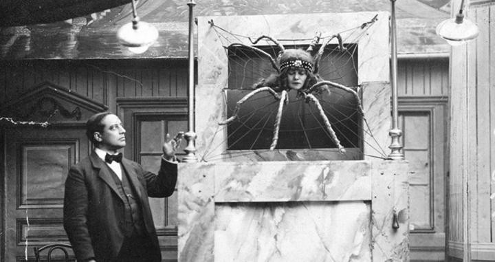 Emmy Hennings Performance avec Hugo Ball