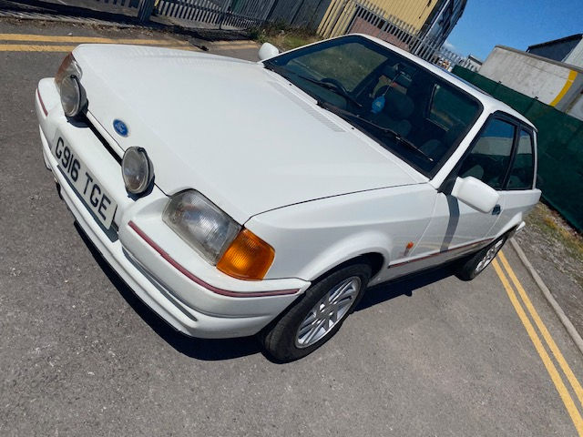Thumbnail: Ford Escort XR3i 
