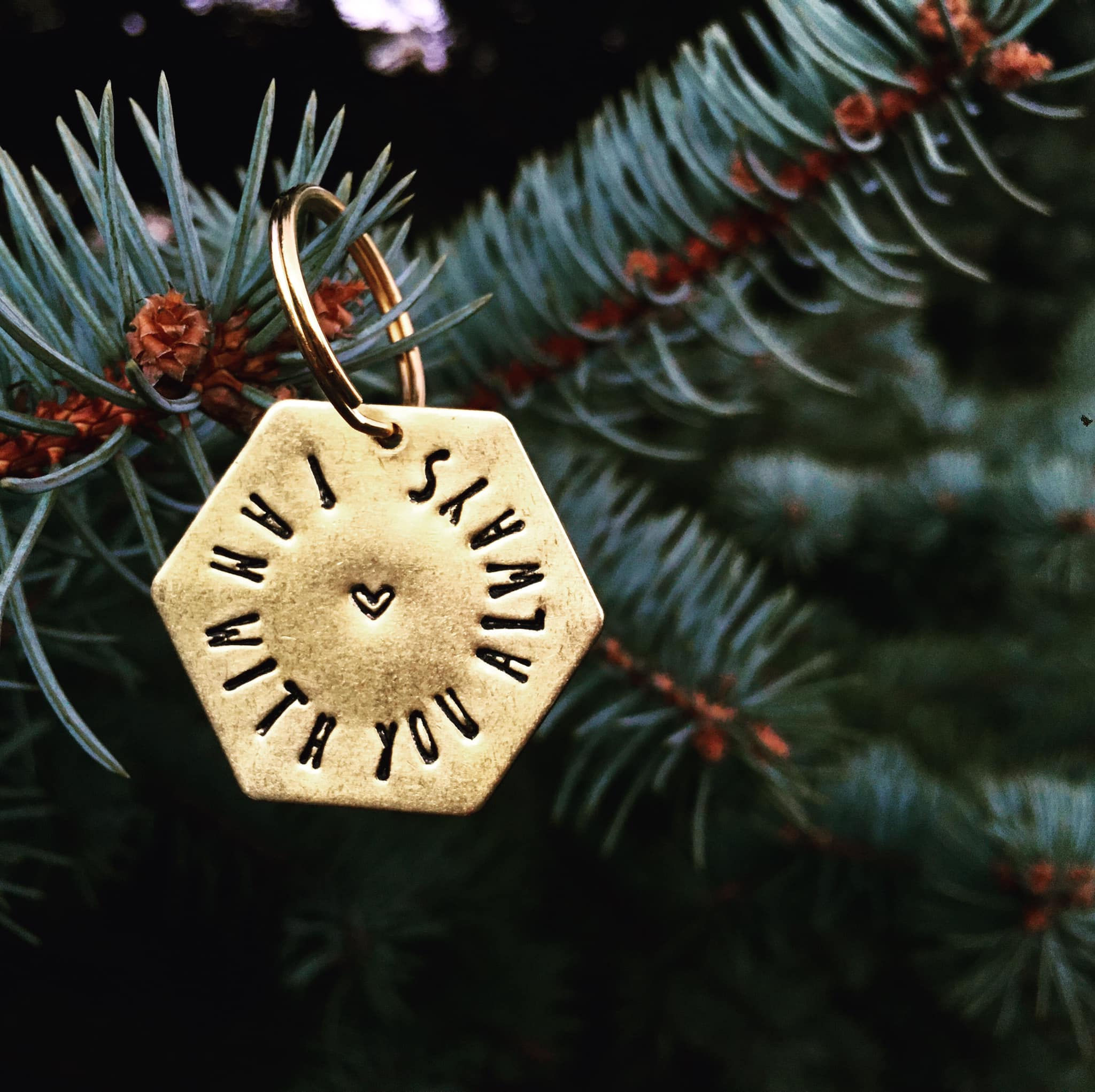 HANDGEPRÄGTE MARKE HEXAGON