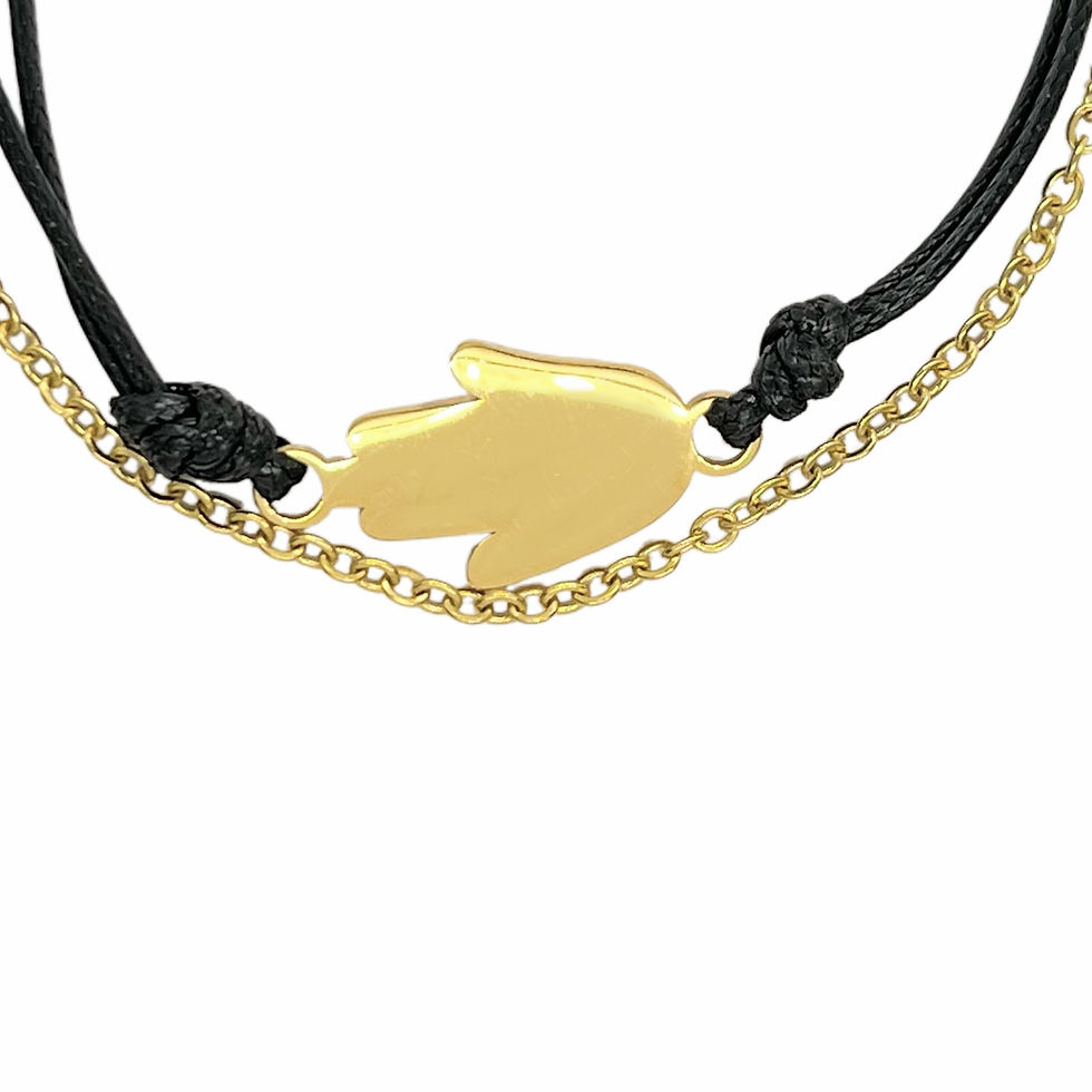 pulsera textil con dije de mano detalle