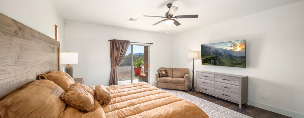Main bedroom at Eagles Roost Airpark