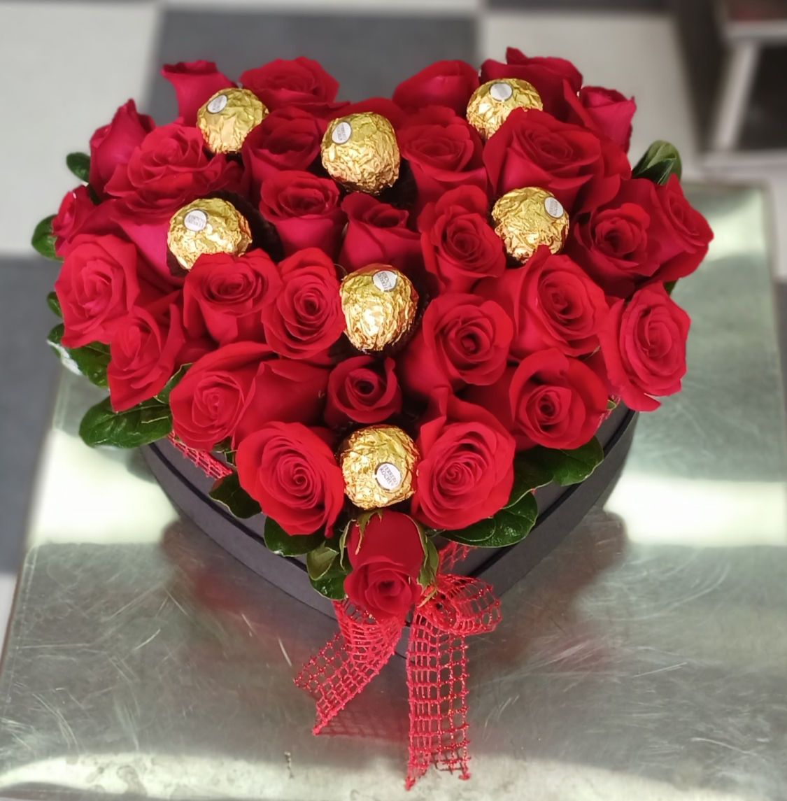 Caja Floral con Chocolates