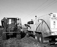 Comboio de lubrificação no campo.