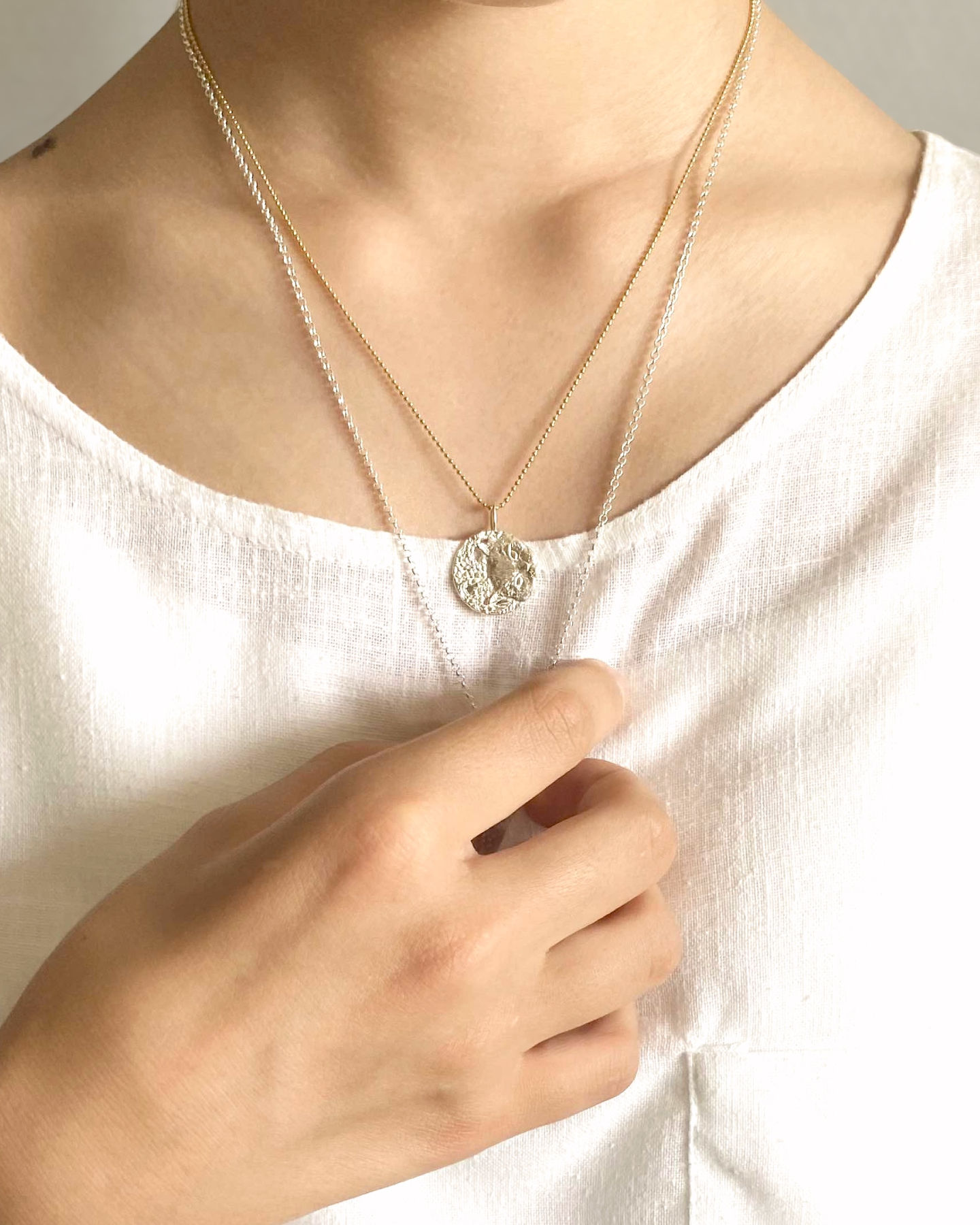 CHAT LILY & CROISSANT DE LUNE - COLLIER MEDAILLE - GOLD