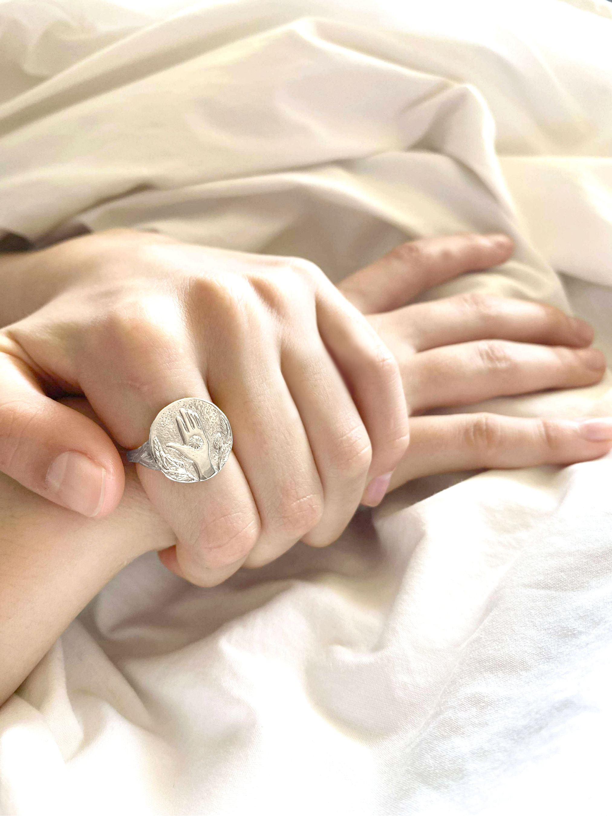LUCKY HAND - SIGNET  RING - SILVER