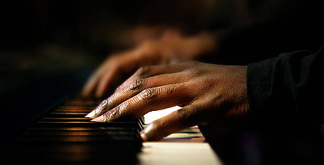 FINGERS PIANO.jpg