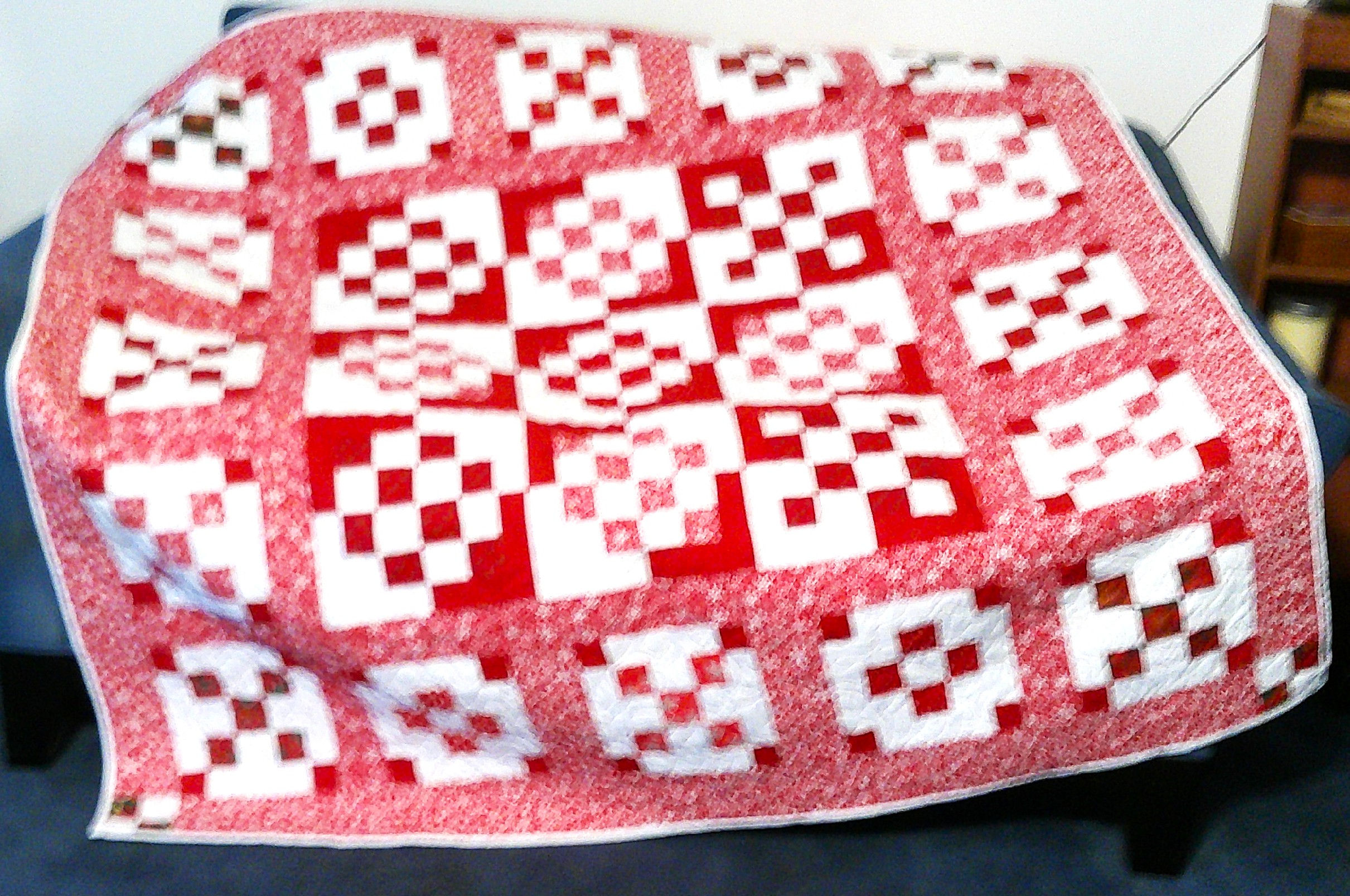 Christmas Quilt: 58x59 inches Pieced bedding