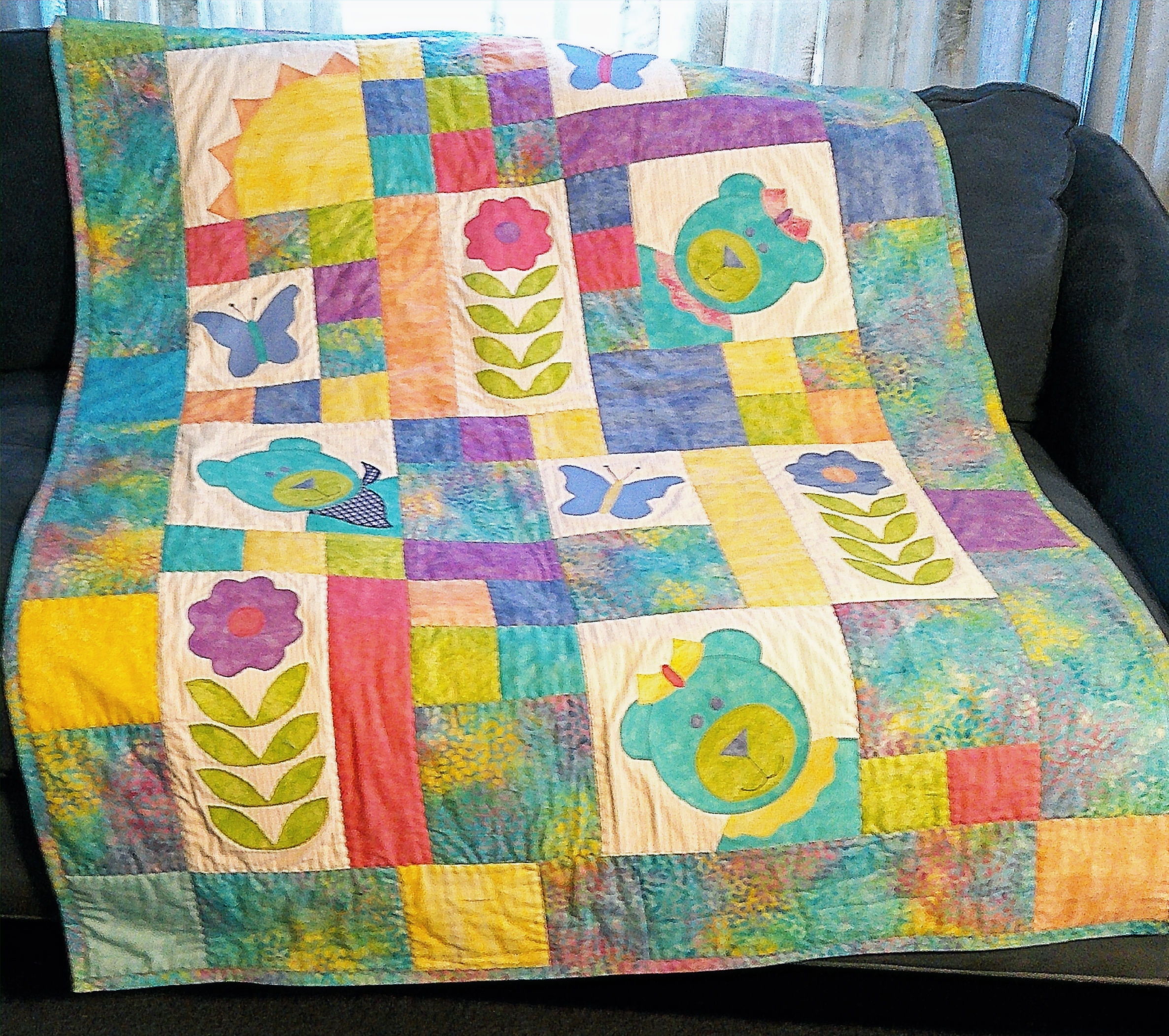 Children's Quilt: 40x54--Appliqued & Pieced Crib or Toddler's Bedding