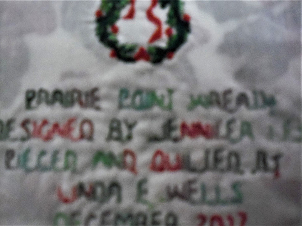 Thumbnail: Prairie Point Christmas Wreath Wall Quilt: 17x17--Pieced & Appliqued Wall Decor