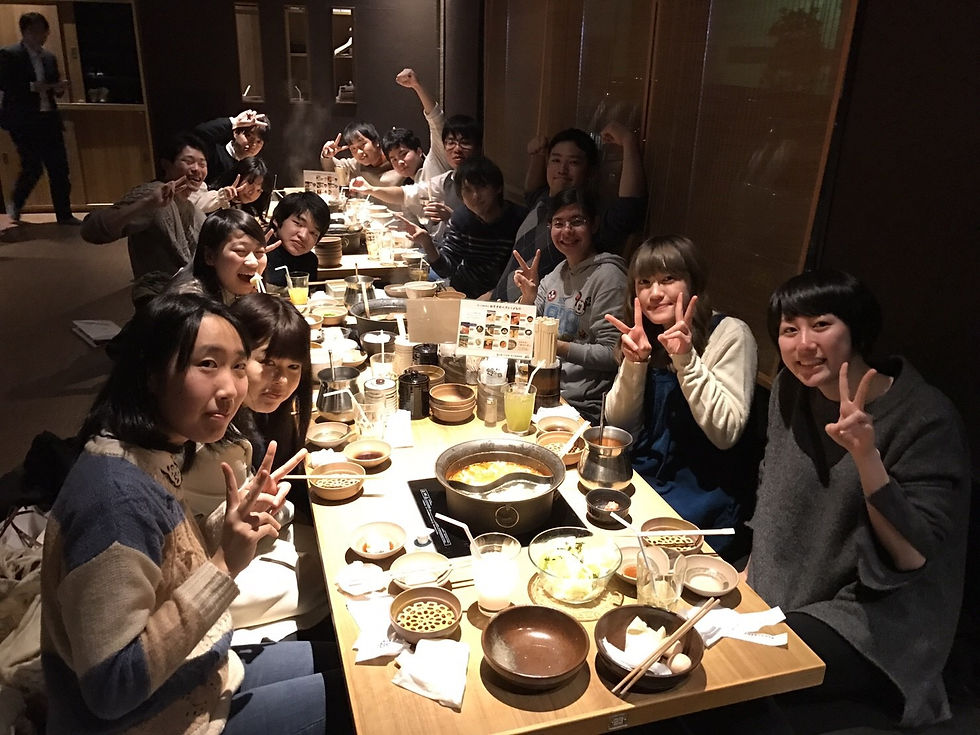年末には忘年会&クリスマスプレゼント交換を行います。