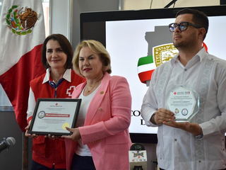 Recibe Congreso de Chihuahua "Medalla Distintiva" de la Cruz Roja