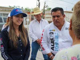 Visita Carla Rivas la colonia División del Norte en su primer día de campaña