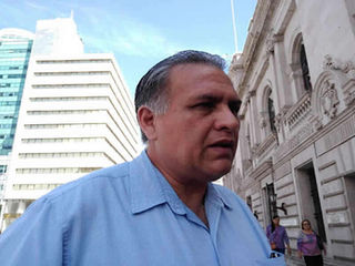 Sale Arturo García Portillo del Gabinete Municipal