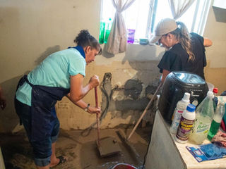 Diputados de Morena llevan agua, materiales médicos y de limpieza a damnificados por las lluvias en Ciudad Juárez