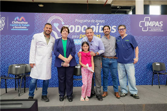 Cumple Marco Bonilla con entrega de 200 aparatos auditivos del programa "Todo Oídos"