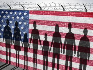 Maestro en Texas pide investigar a estudiantes migrantes y desata polémica