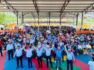 Reciben miles a Mario Vázquez en Urique; habitantes denuncian amenazas de Morena