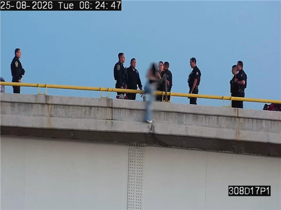 Interviene Policía Municipal oportunamente para auxiliar a joven en crisis emocional